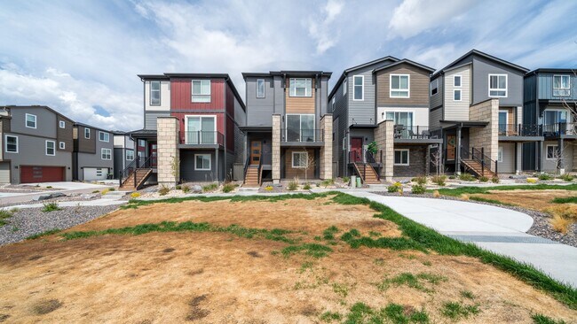 Building Photo - Modern 4 Bedroom Home in Wolf Ranch