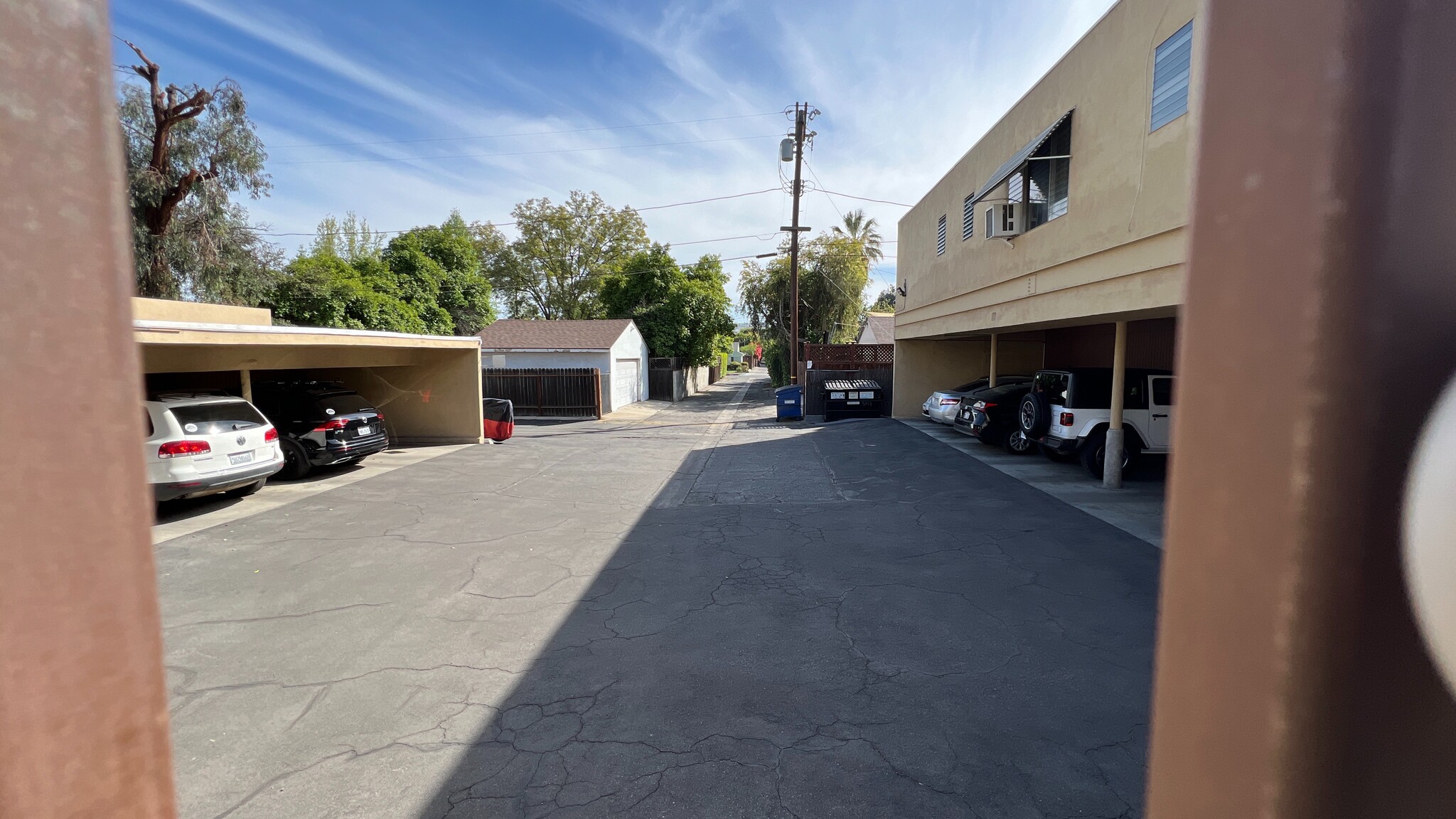 rear garage - 5138 Hazeltine Ave