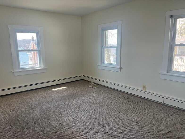 master bedroom - 110 Bayview Ave