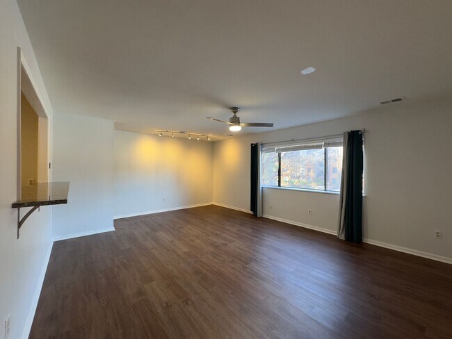 Building Photo - Charming 2 Bedroom/1 Bathroom Apartment in Mt Washington, MD!