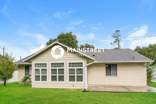 Building Photo - 3 Bedroom Pet-Friendly Home in ORMOND BEACH, FL with Main Street Renewal