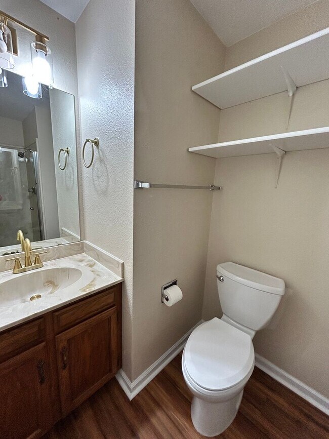 Building Photo - Recently Remodeled 2Bd/2Ba with Attached G...