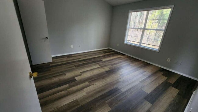 Building Photo - 5703 Wells Cir