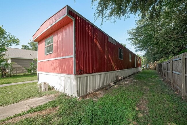 Building Photo - 914 Davis St