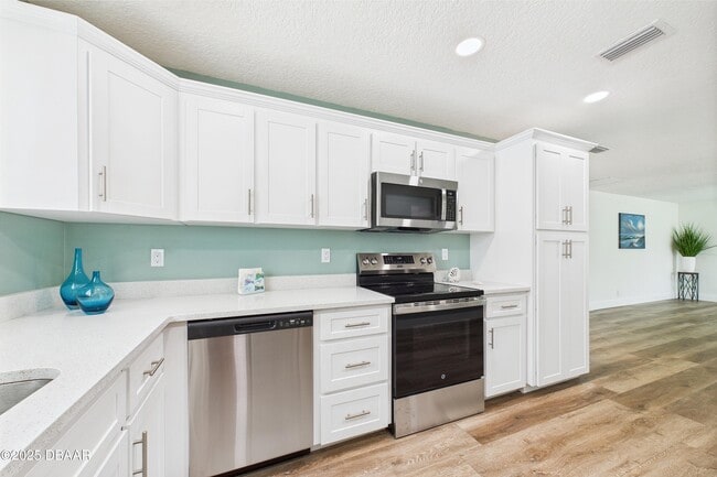 Building Photo - 4035 Oriole Ave