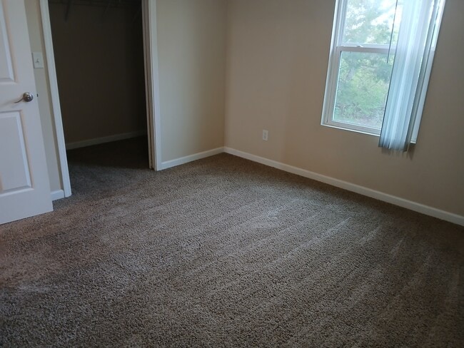 Building Photo - 1009 Briarwood Rd