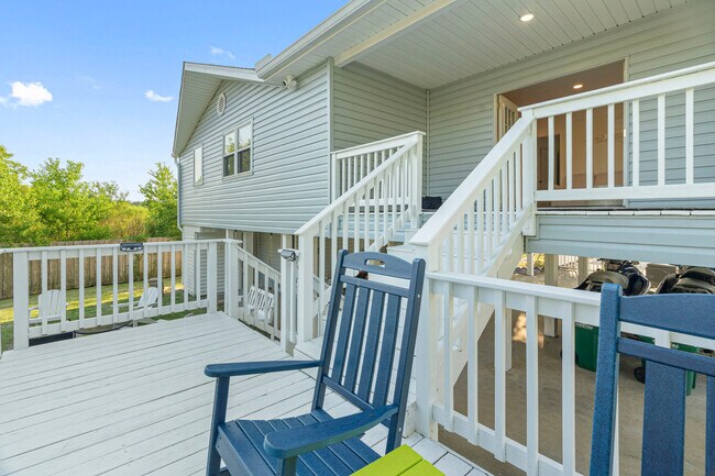 Building Photo - 806 Deer Dr