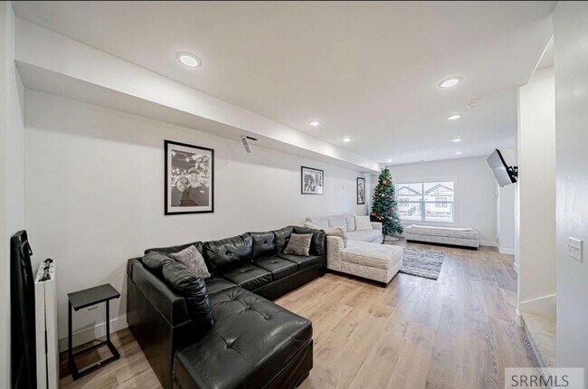 Building Photo - Like-New 3BD/2.5BA Home | Garage + Fenced Yard + W/D Included! $500.00 Rent Credit for the month ...