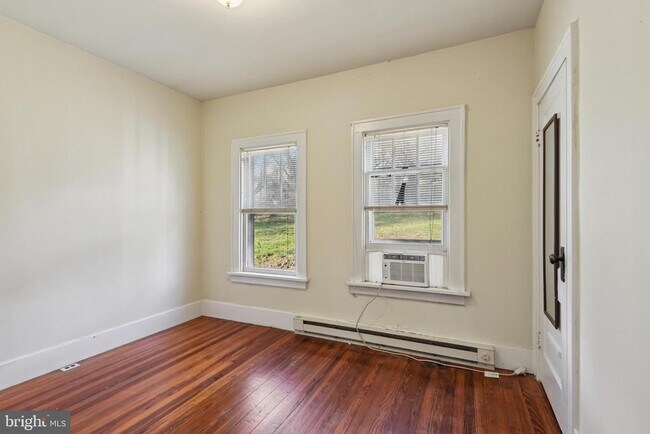 Building Photo - 209 Locust St