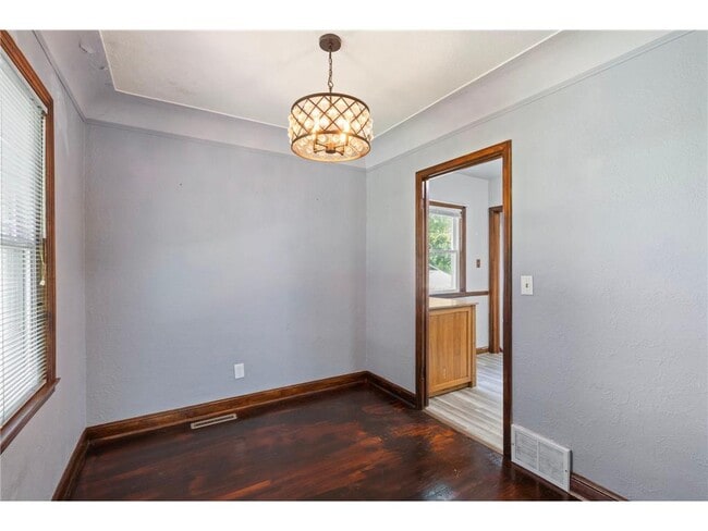 Building Photo - 2500 N Thomas Ave