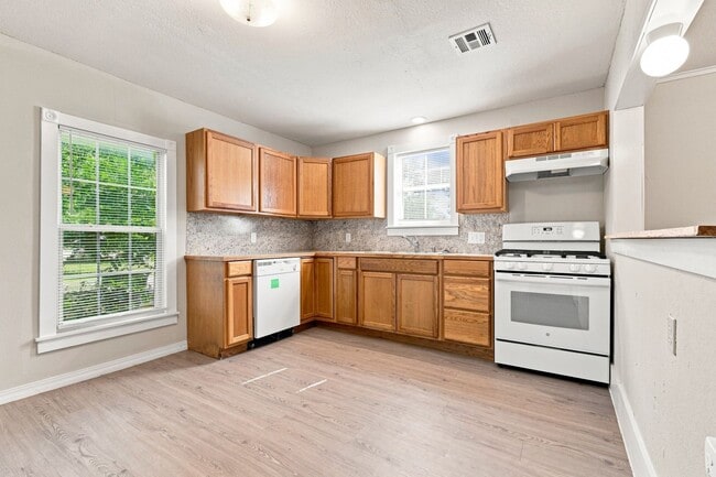 Building Photo - 707 N Gertrude Ave