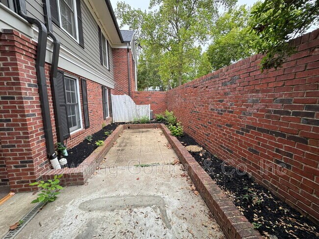 Building Photo - 5025 Hillsboro Pike