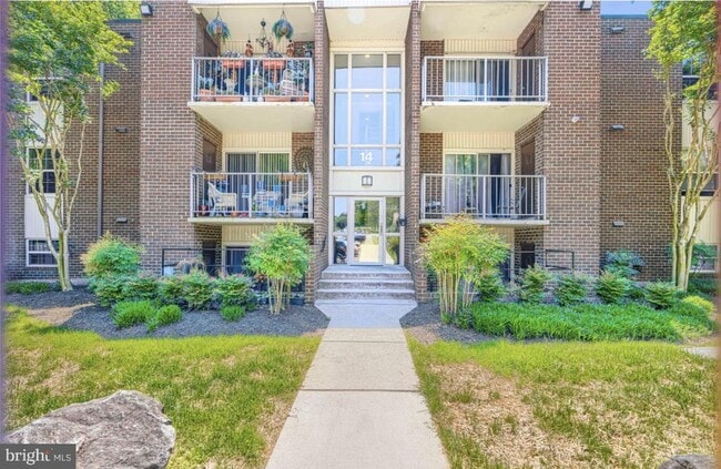 Building Photo - 14 Mountbatten Ct