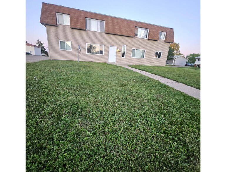 Building Photo - 1825 5th St SE