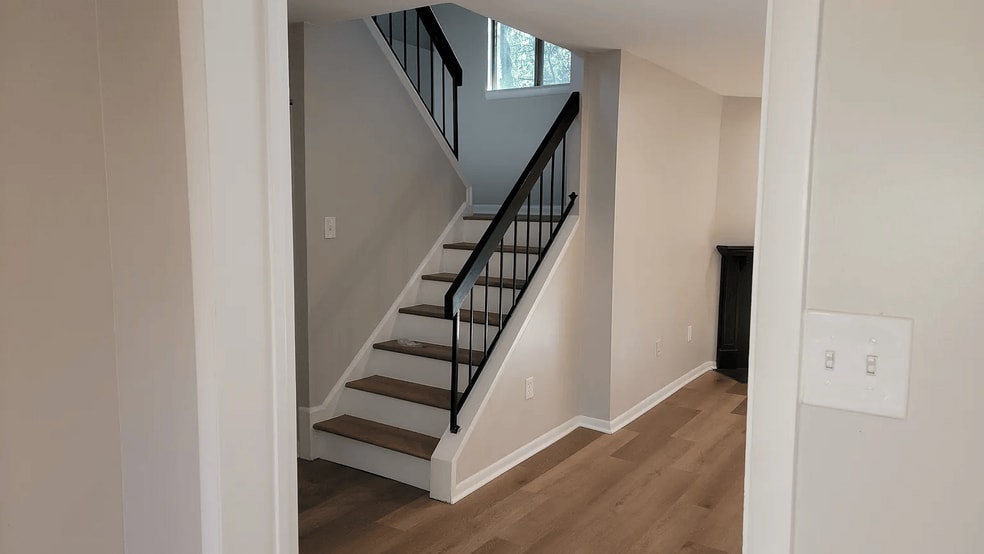 Stairs - 648 15th St S