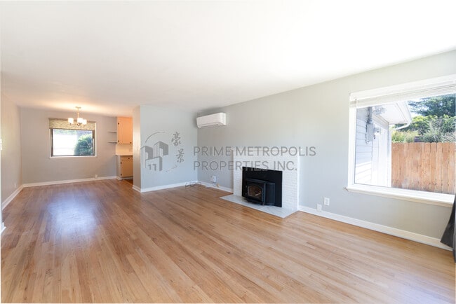 Building Photo - 410 S 116th St