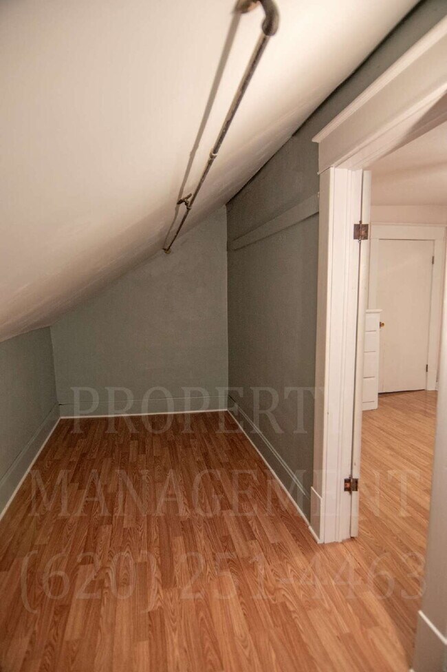 Building Photo - 4-Bedroom 2-Bathroom + Bonus Room