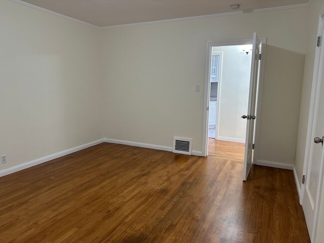 Building Photo - EPIC REA - Great Corner Lakeside Home - 3 ...