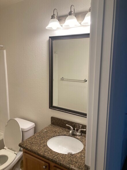 Building Photo - 100 Reflections Dr