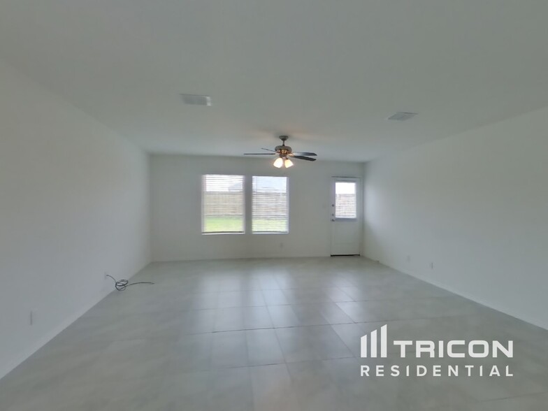 Building Photo - 1425 Dovekie Drive