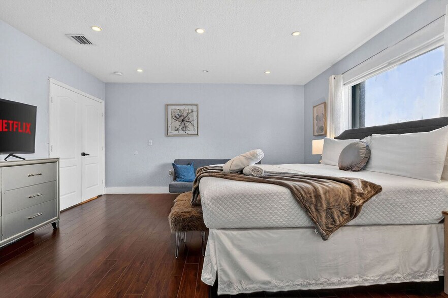 Building Photo - 5161 SW 159th Ct