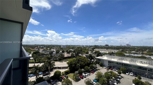 Building Photo - 1170 E Hallandale Beach Blvd