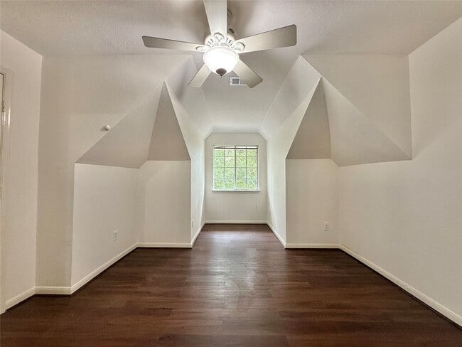 Building Photo - 105 S Spiral Vine Cir