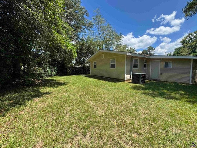 Building Photo - 102 Varee Dr