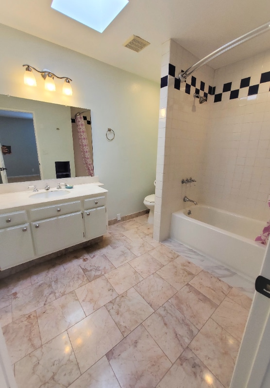 Building Photo - 4365 McLaughlin Ave