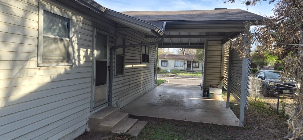 Building Photo - 1431 Aransas Ave