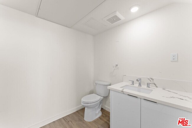 Building Photo - 3105 Bellevue Ave