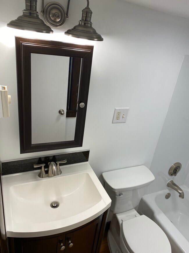 Building Photo - 54 Bridge St