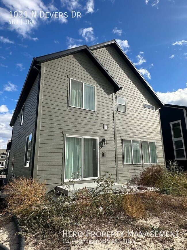 Building Photo - 1031 Devers Dr