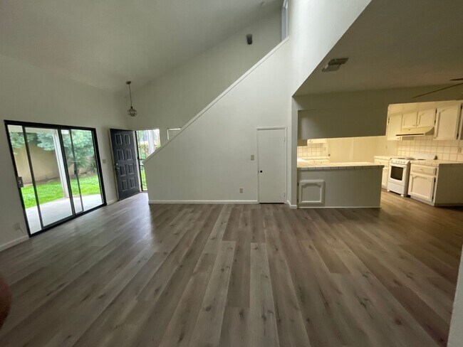 Building Photo - 4162 W Palo Alto Ave