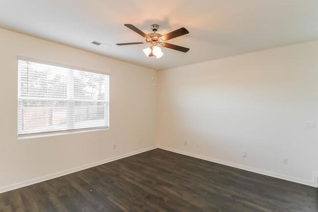 Building Photo - 520 Whitman Ln