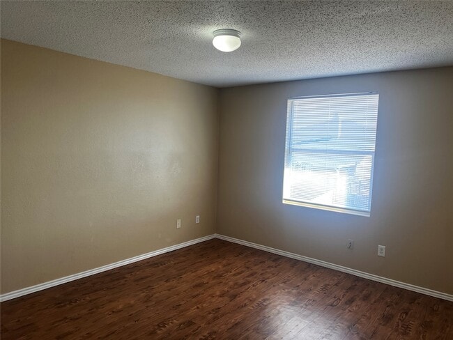 Building Photo - 1724 Creek Bend Ln