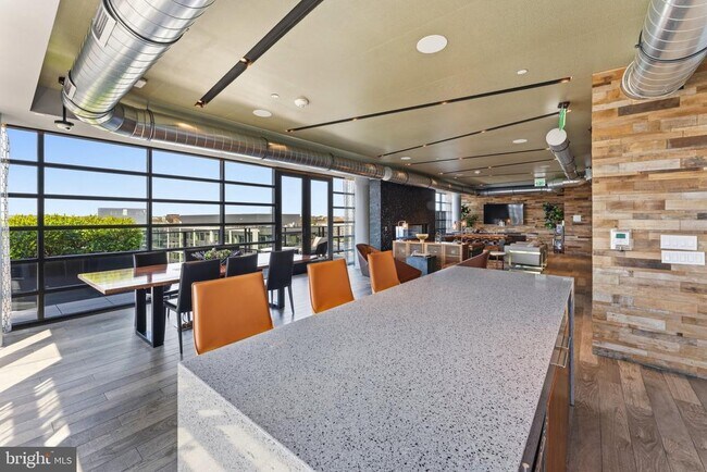 Building Photo - 1300 4th St SE