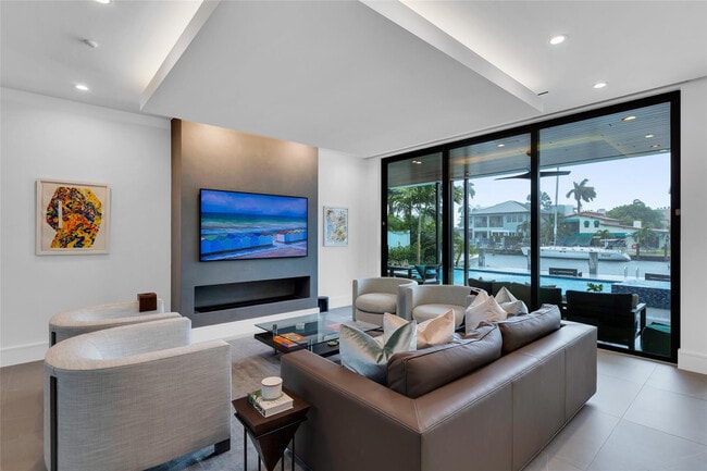 Building Photo - 1730 SE 13th St