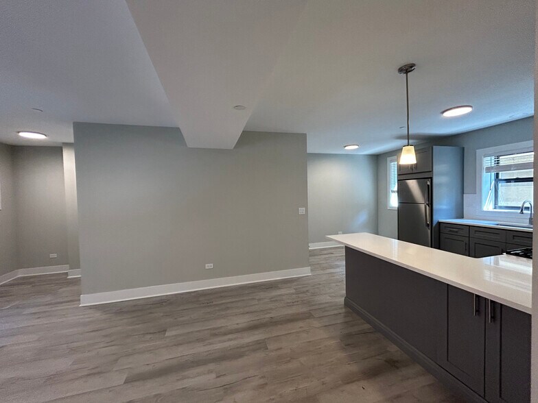 Building Photo - 1131 Oak Ave