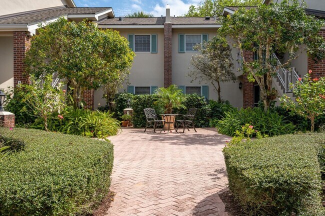 Building Photo - 2 Park Shores Cir