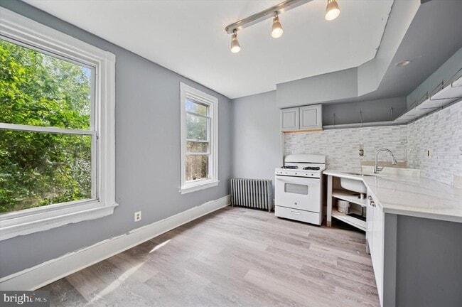 Building Photo - 5841 N 12th St