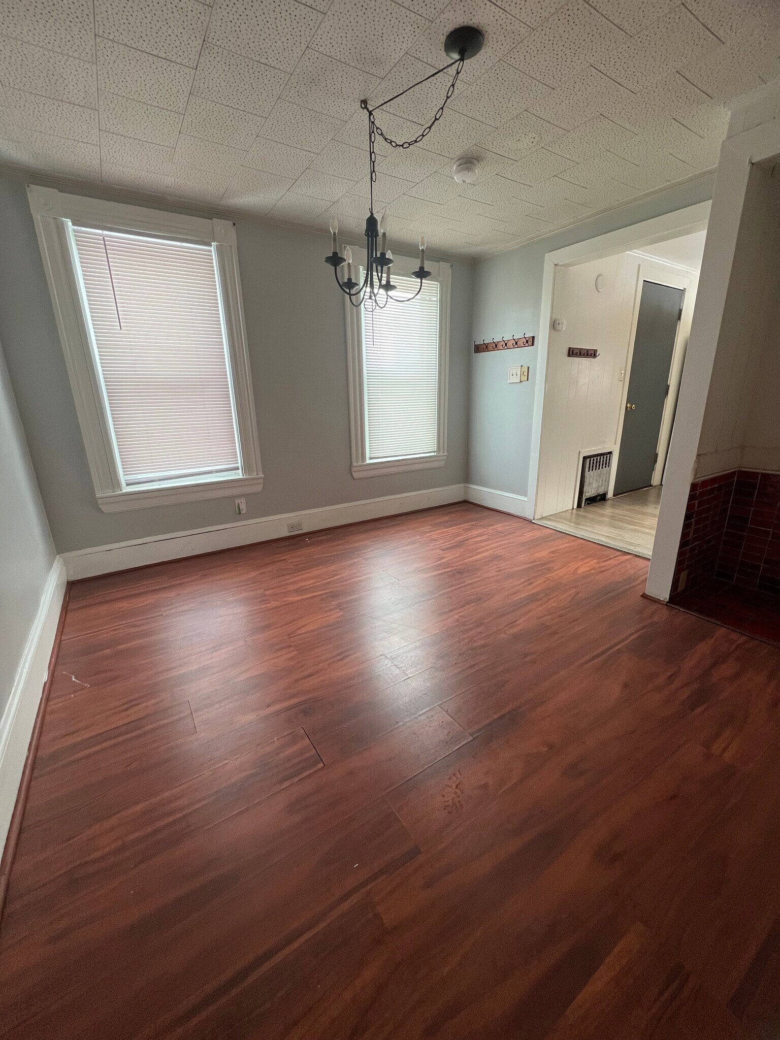 Building Photo - 903 Centre St