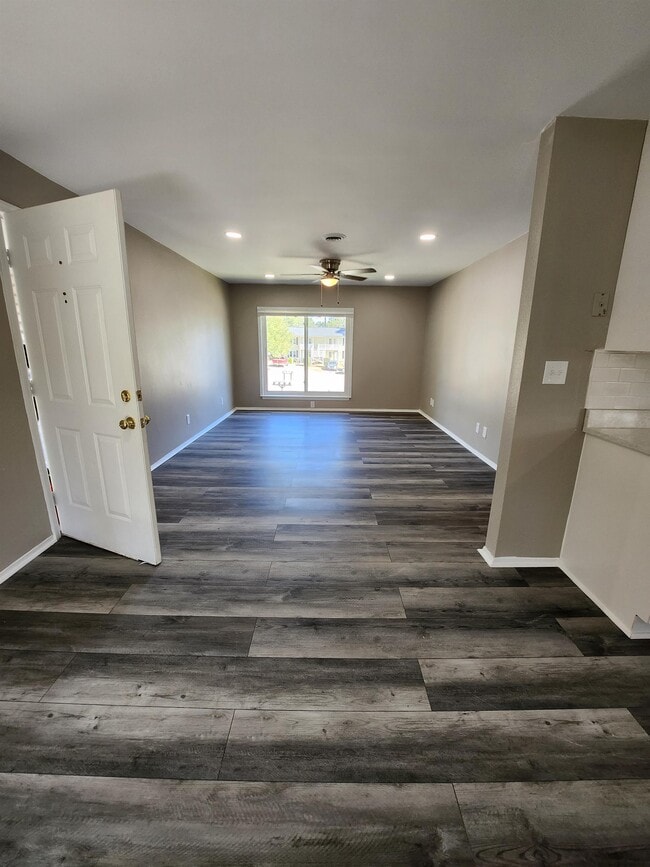 Building Photo - 2919 Chatsworth Rd
