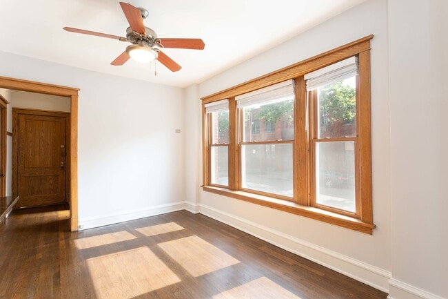 Building Photo - 3338 N Wolcott Ave