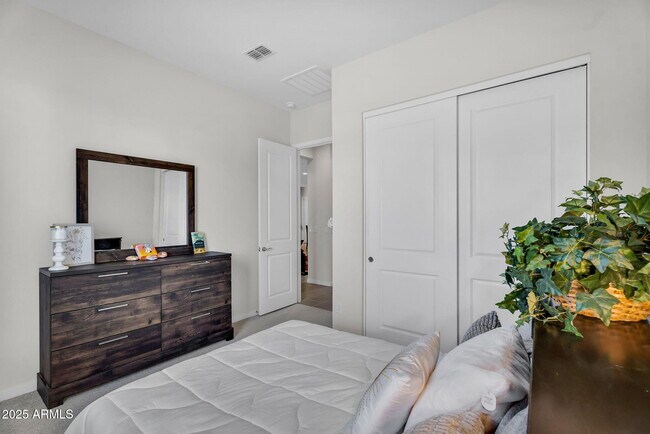 Building Photo - 866 W Flatiron Trl