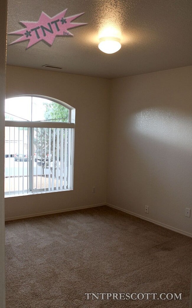 Building Photo - Home in Prescott Valley