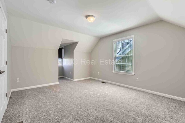 Building Photo - 9710 E 35th Ave