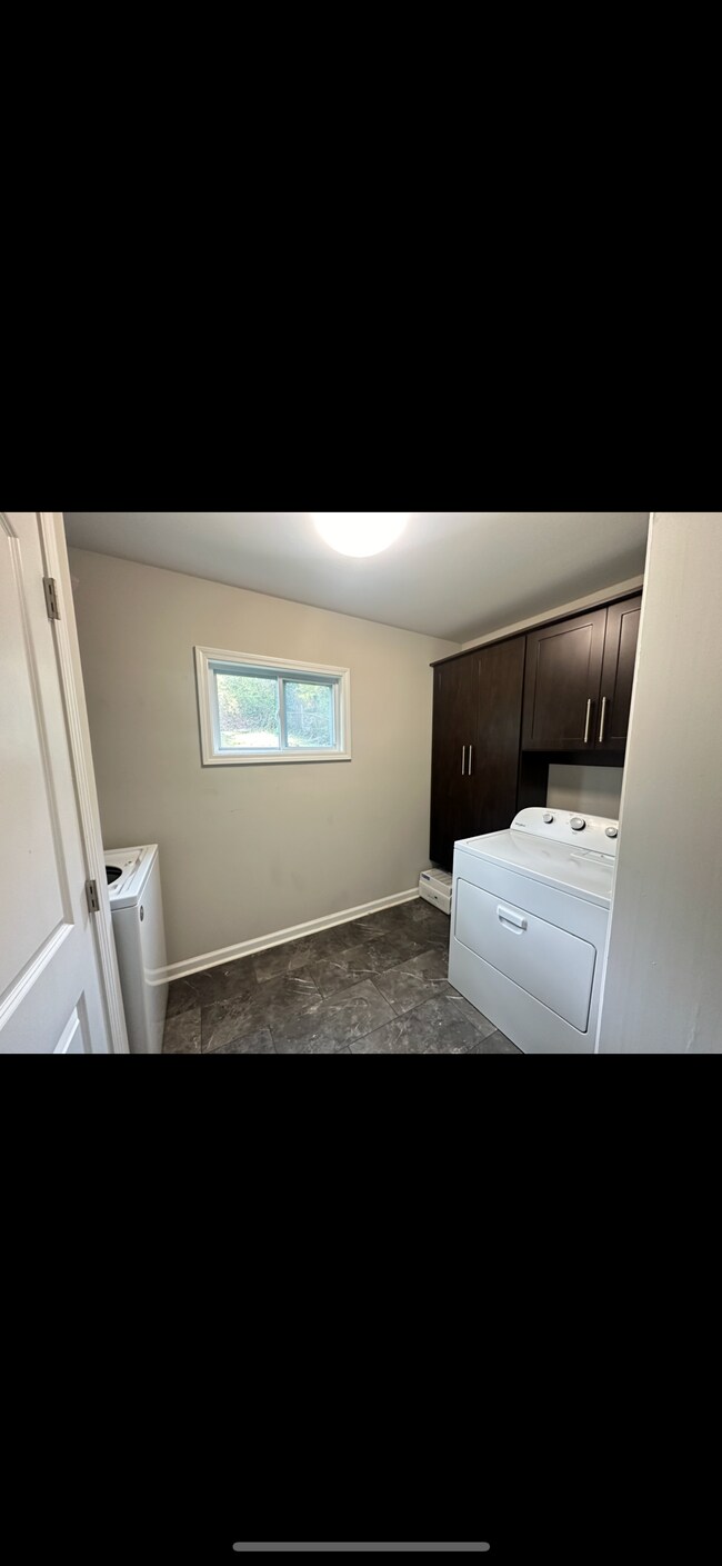 Laundry room with storage. - 1865 Winthrop Dr SE
