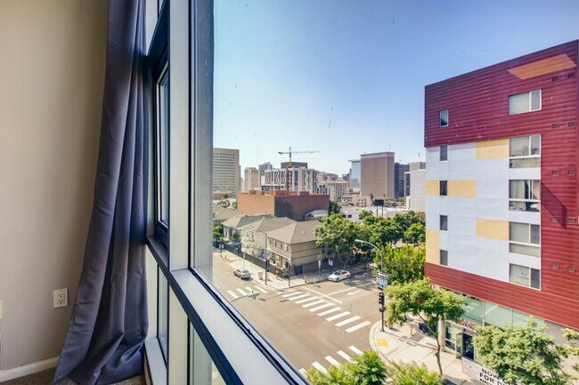 Building Photo - Top Floor Cortez Hill Studio with Western ...