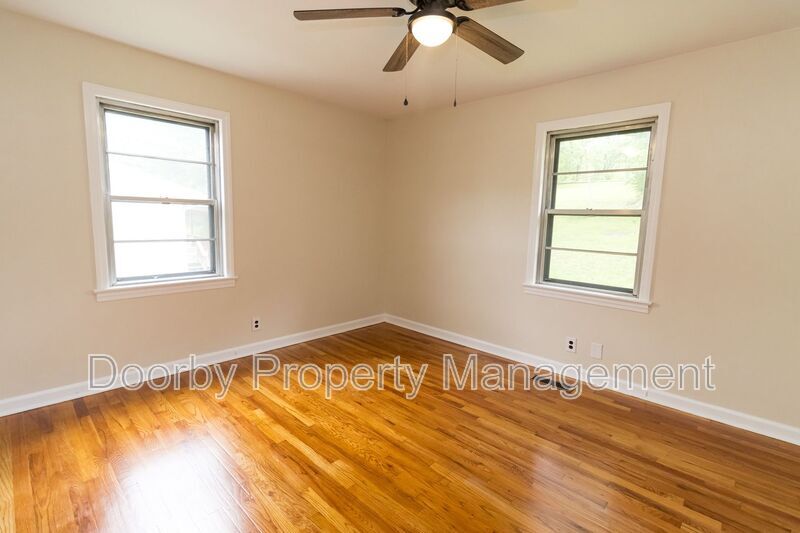 Building Photo - 116 Centro St